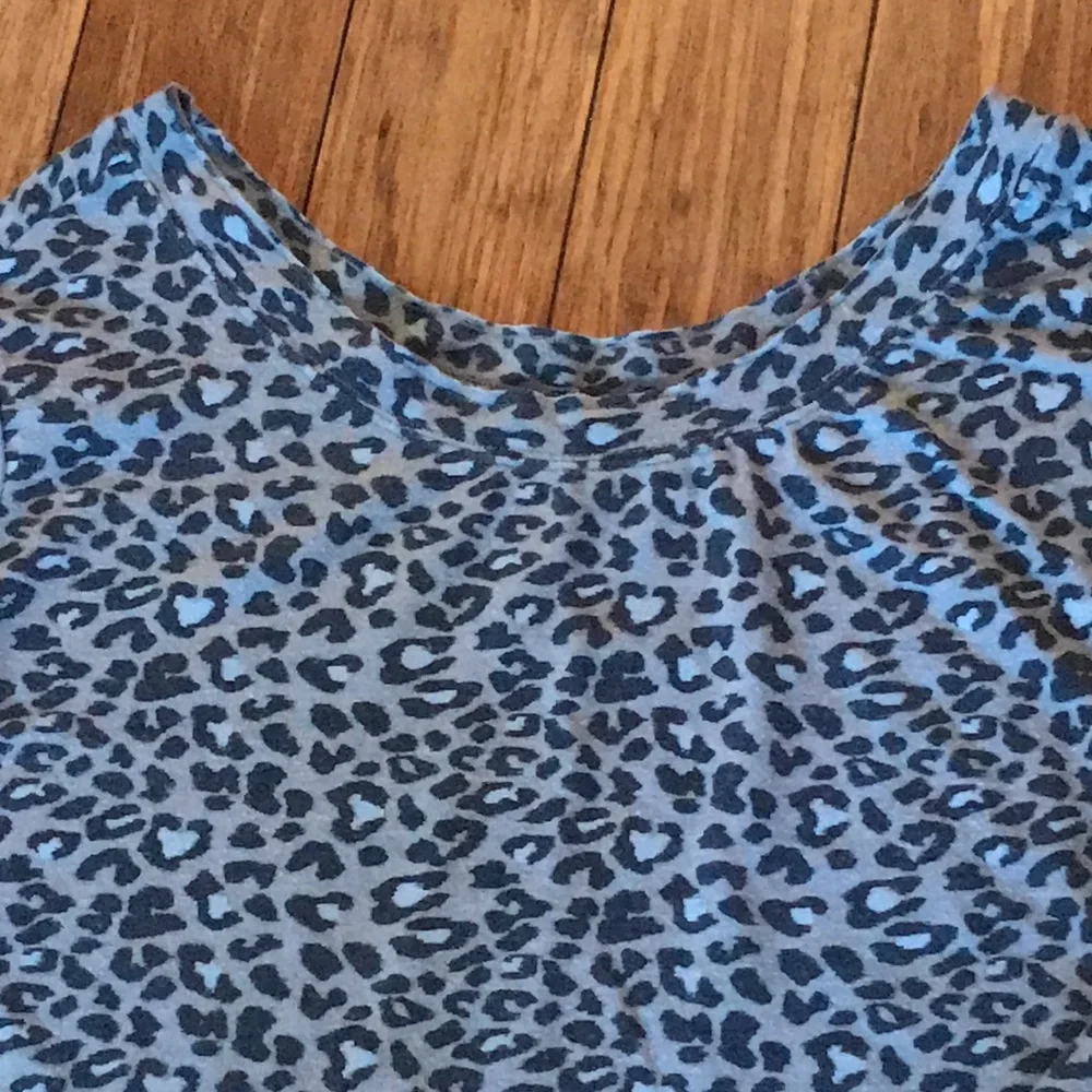 Hollister Off the Shoulder Leopard Top - Picture 3 of 11